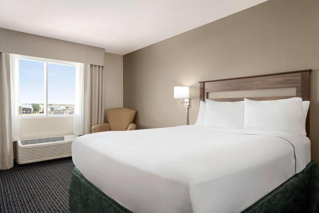 Baymont By Wyndham Rawlins Hotell Exteriör bild