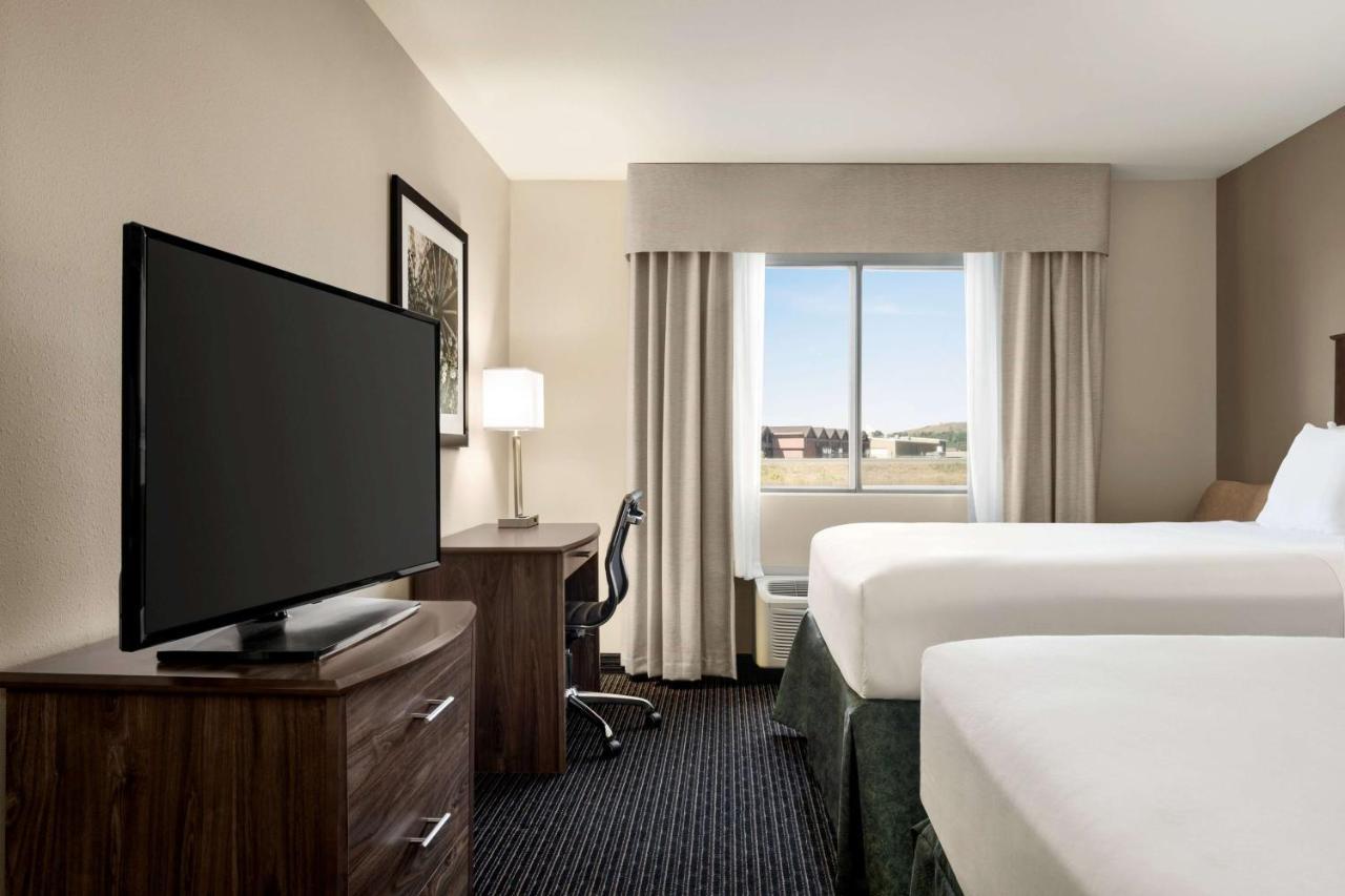 Baymont By Wyndham Rawlins Hotell Exteriör bild